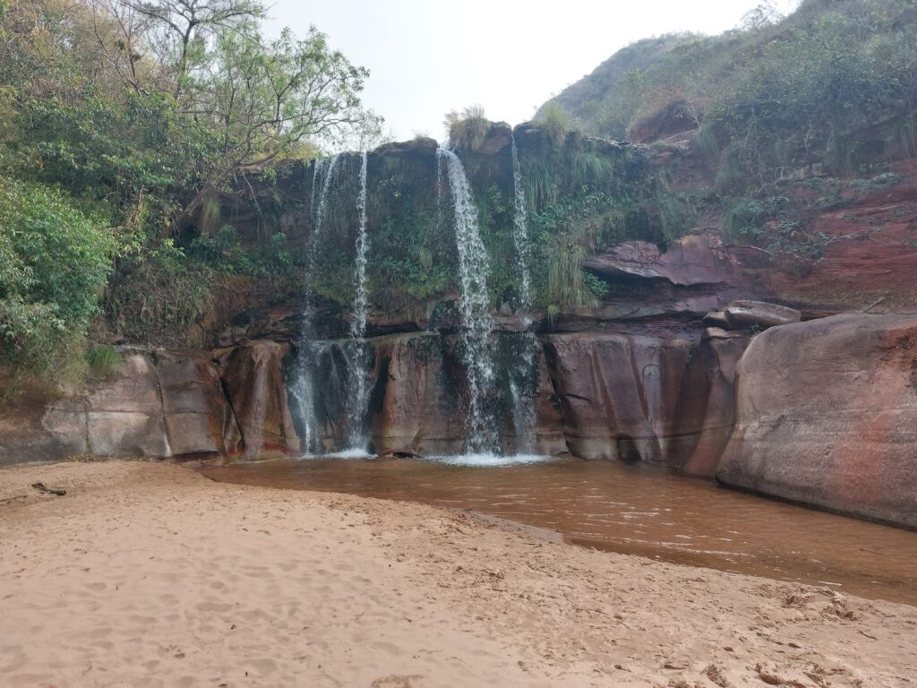 Cuevas Waterfall, codo de los andes